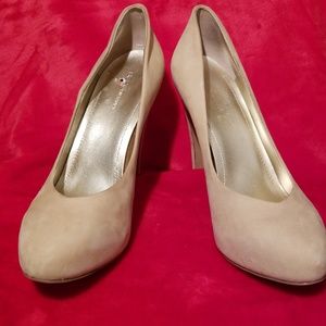 BCBGeneration suede pumps 10